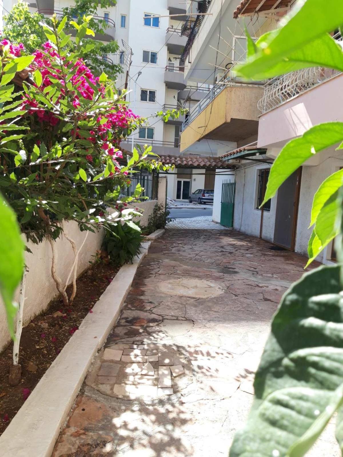 Gogo'S Sea Side Apartment Саранда Экстерьер фото